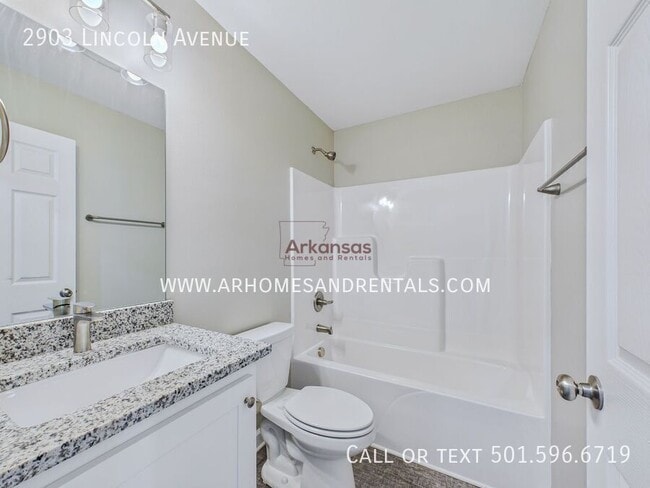 Building Photo - 2903 Lincoln Ave