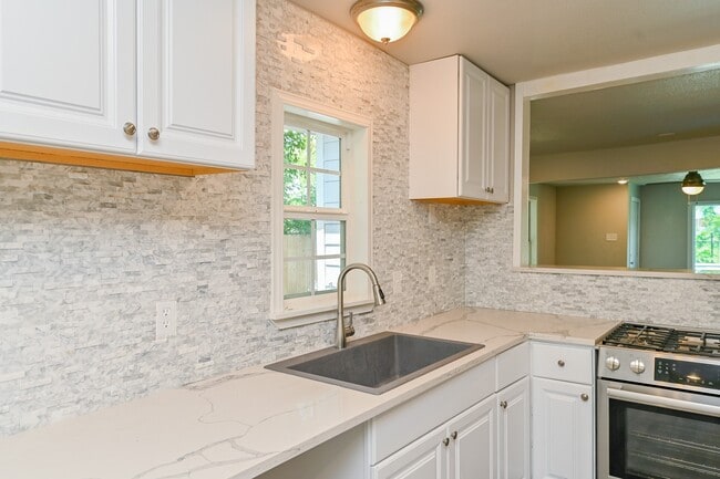 Building Photo - 4714 Nichols St