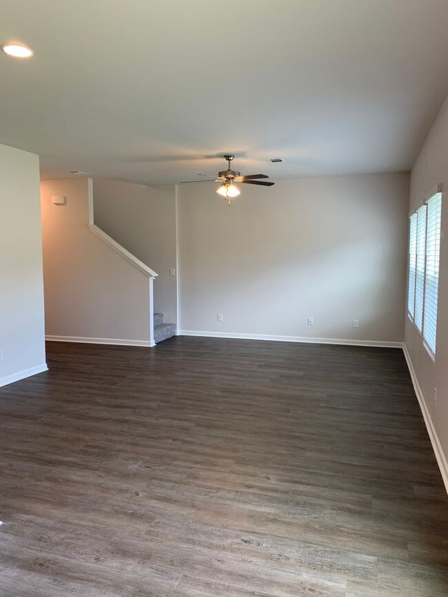 Building Photo - Move-In Ready! Spacious 3-Bedroom, 2-Bath Home in Waterbury — Apply Today to Secure Yours!