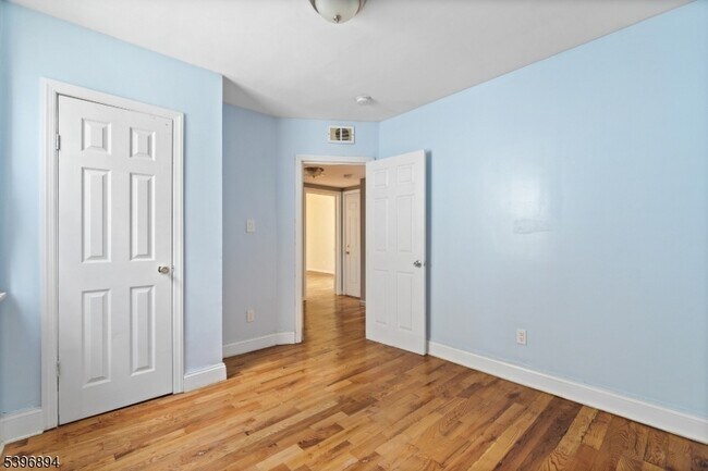 Building Photo - 14 Treacy Ave