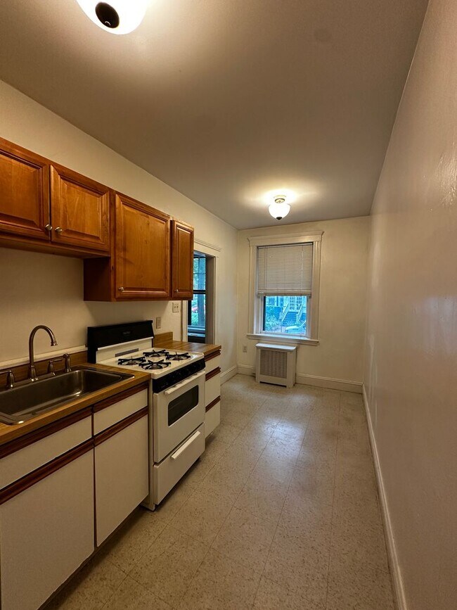 Building Photo - Charming 1-Bedroom Apartment Near Harvard ...