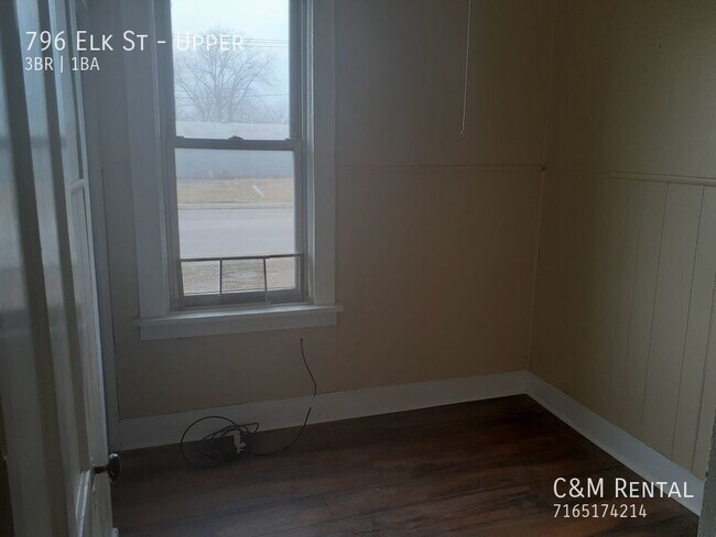 Building Photo - 796 Elk St