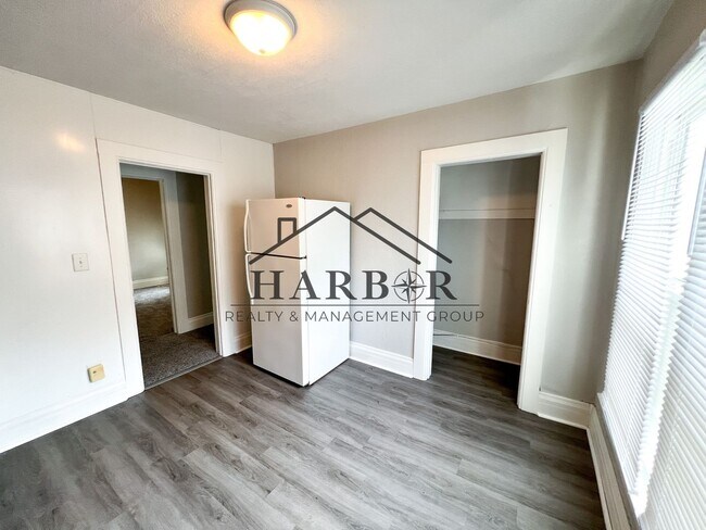 Building Photo - 527 Boone St