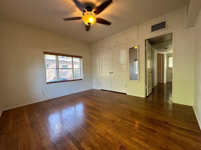 Building Photo - 1115 S Maple Ave