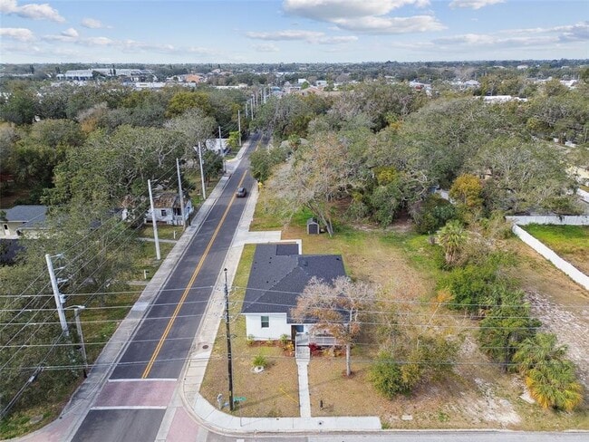 Building Photo - 524 S Grosse Ave