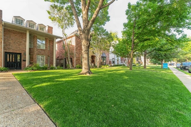 Building Photo - 3444 Normandy Ave