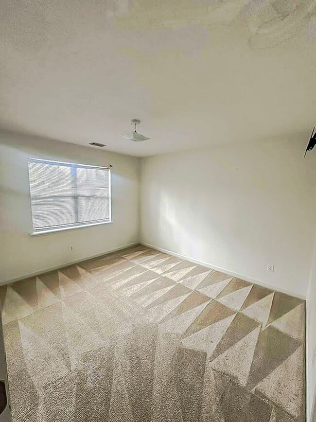 Building Photo - 3007 St James Pl