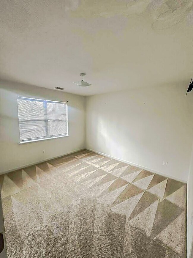 Building Photo - Gorgeous Family home in Columbia County
