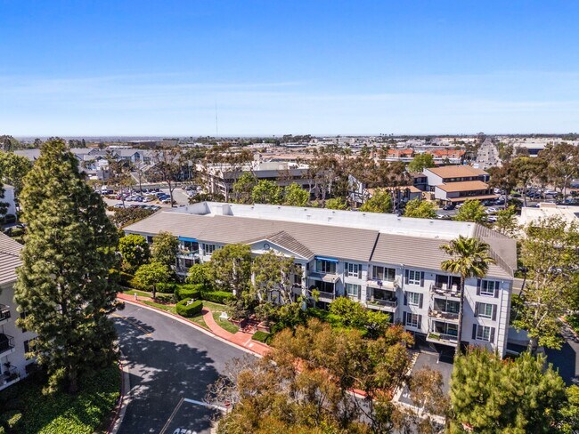 Building Photo - Available now! Updated Versailles Condo in Newport Beach