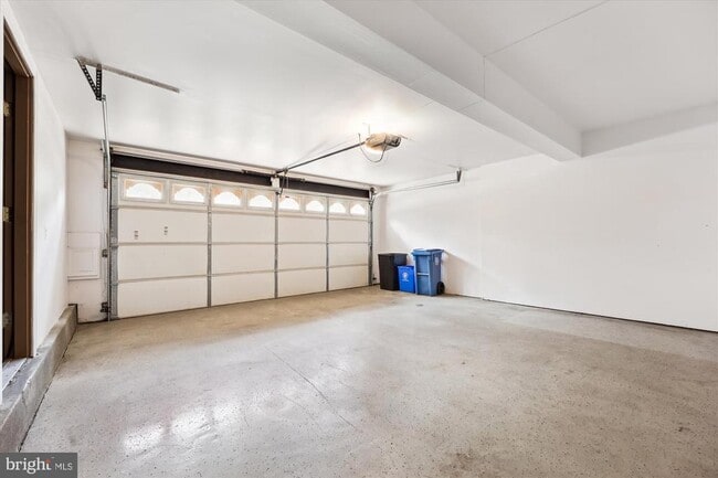 Building Photo - 21 Sterling Ct