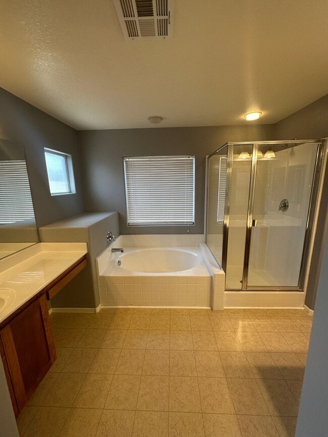 Building Photo - 7561 Morisset Ave