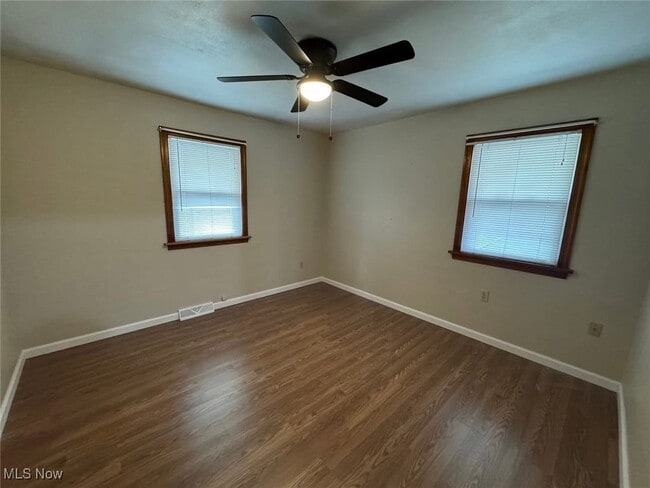 Building Photo - 1612 Maple Dr