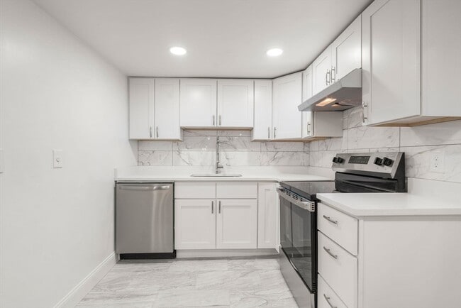 Building Photo - 431 E 6th St