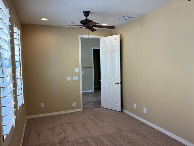Building Photo - 20973 W Cora Vista