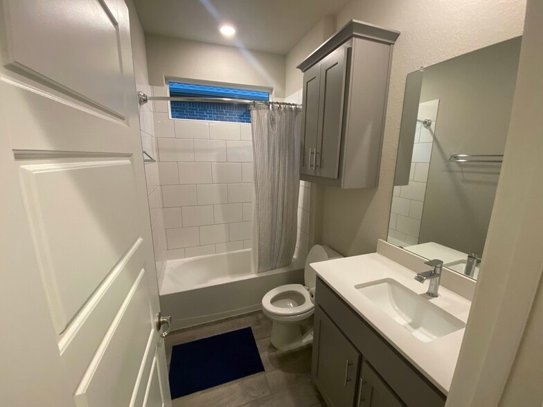 Shared bathroom with 1 other - 2309 Kendolph Dr