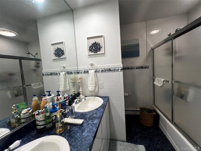 Building Photo - 6 Kara Ct