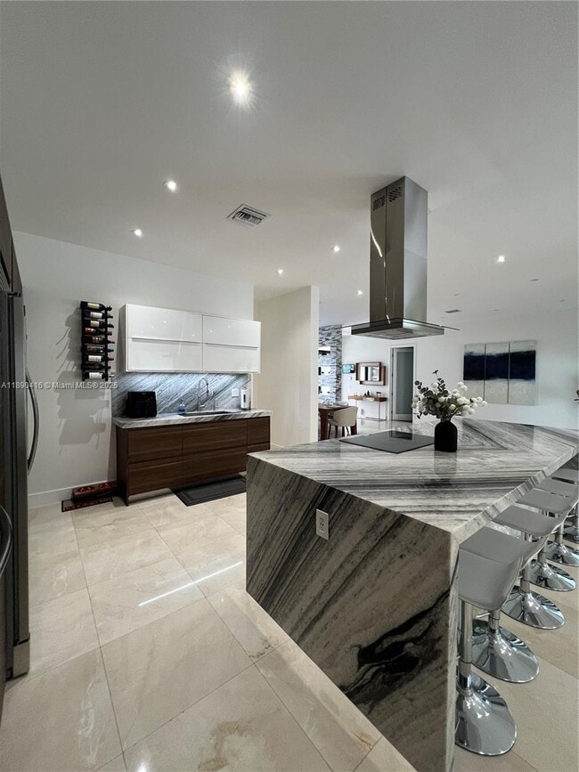 Building Photo - 16326 Mariposa Cir N