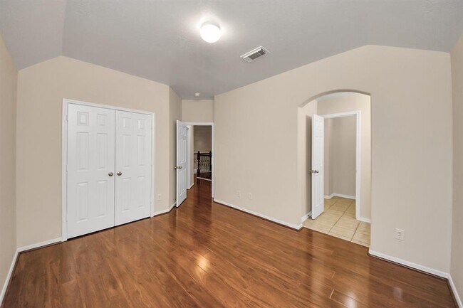 Building Photo - 930 Allisa St