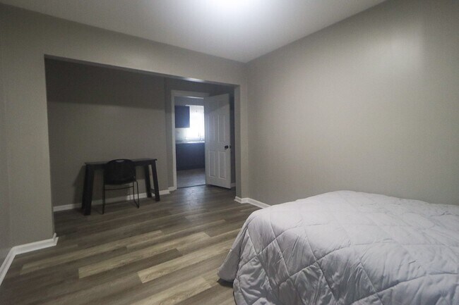 Building Photo - Spacious & Newly Renovated 4-Bedroom Home