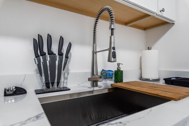 Building Photo - 1816 S G St