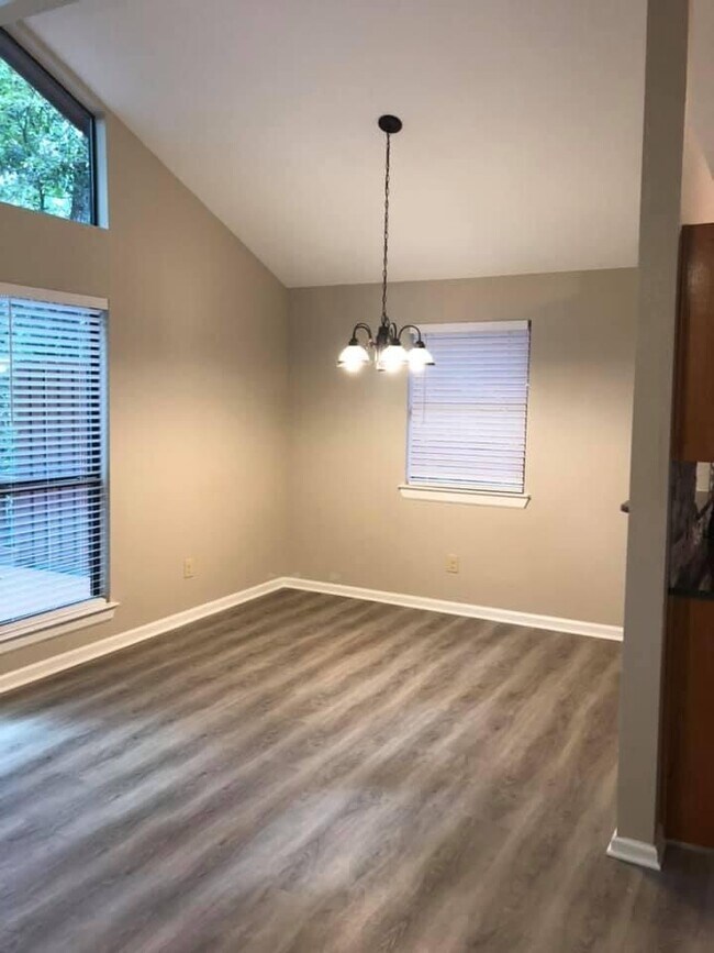 Building Photo - 422 Nursery Rd