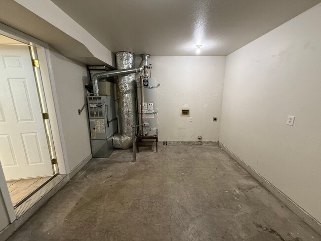 Building Photo - 1/2 Off 2nd Month's Rent