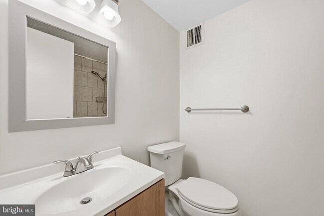 Building Photo - 5340 Holmes Run Pkwy