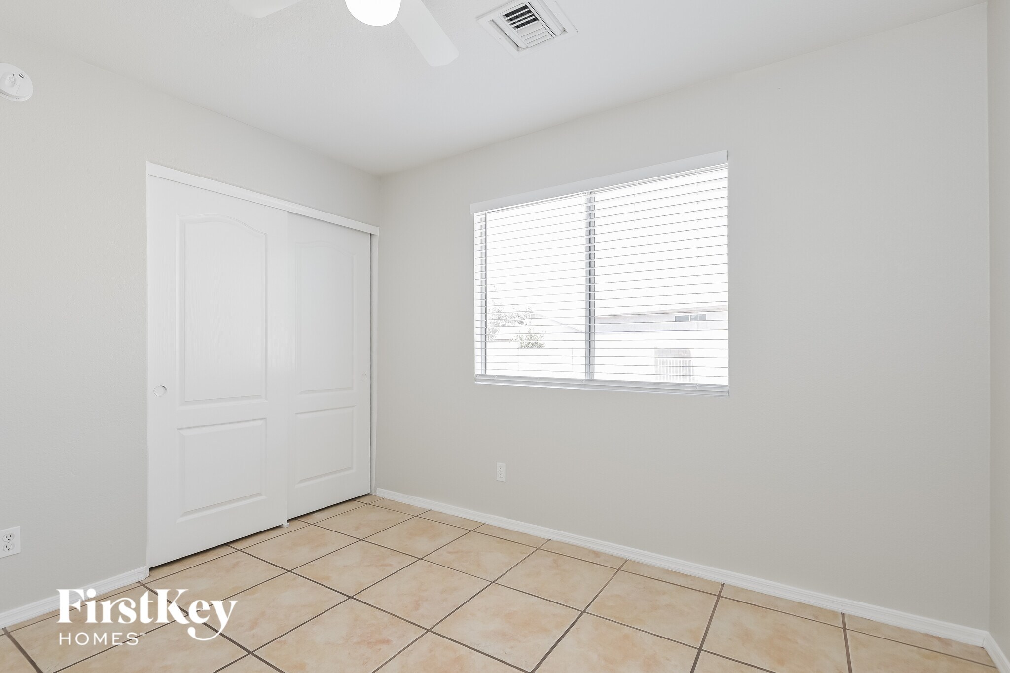 Building Photo - 3054 S Vaughn Dr