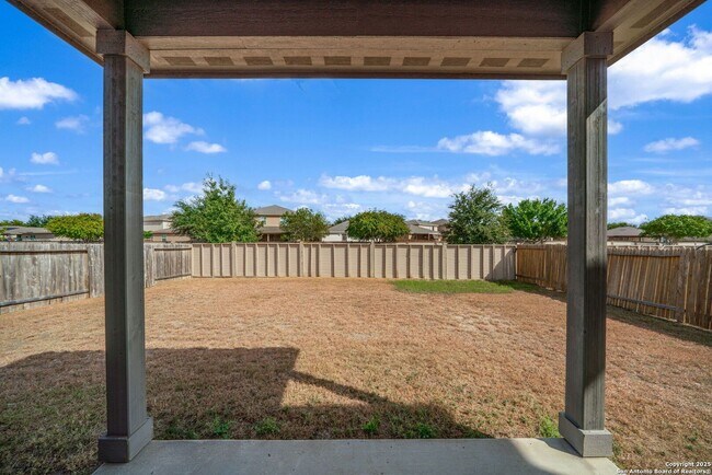 Building Photo - 5-BEDROOM HOME IN LUCKEY RANCH