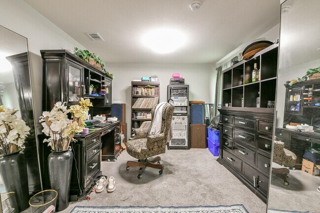 Building Photo - 10131 Cerritos dr