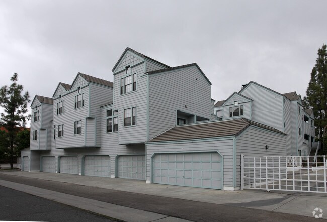 Building Photo - 1025 Via Zapata