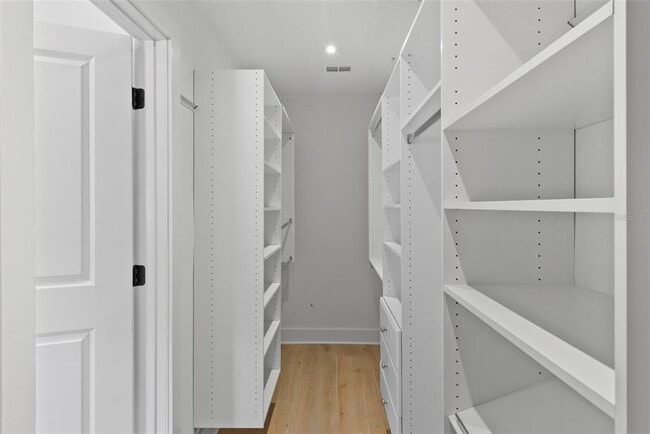 Building Photo - 4714 W Oakellar Ave