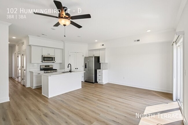 Building Photo - 102 Hummingbird Ct