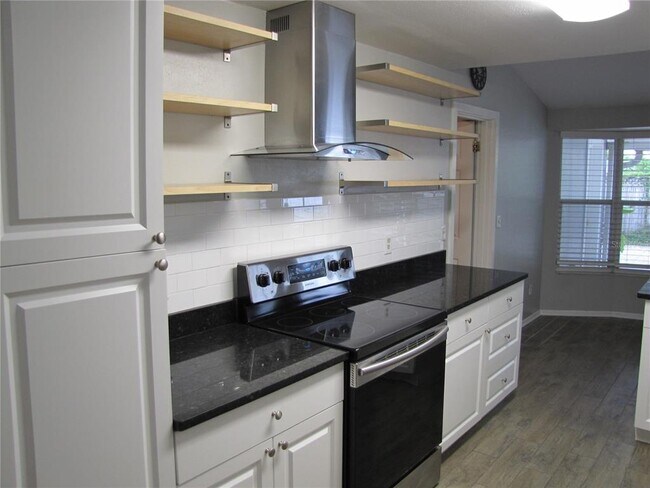 Building Photo - 7807 N Matanzas Ave