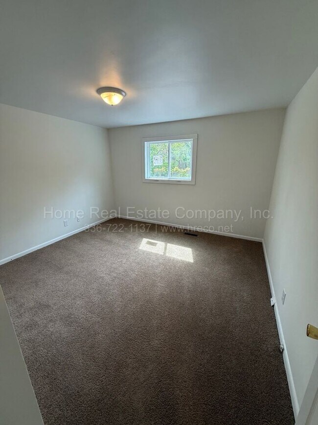 Building Photo - 632 Mulberry St SW