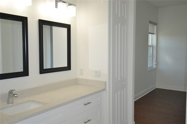 Building Photo - 5728 Biscayne Ct