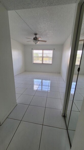 Building Photo - 4374 NW 9th Ave