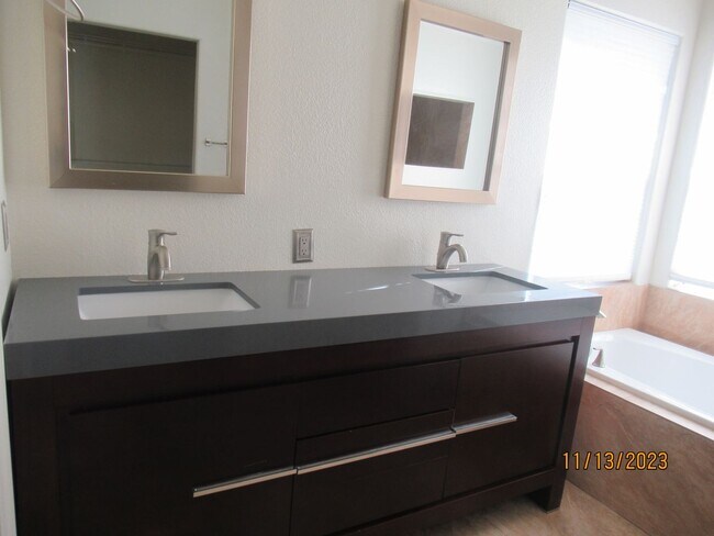 Building Photo - Napa Valley Yacht Club Living