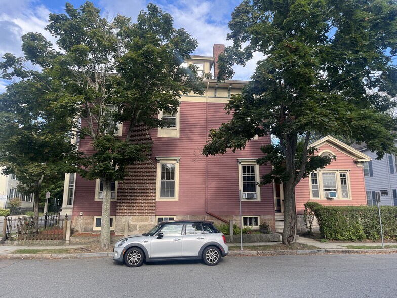 Building Photo - 366 Union St