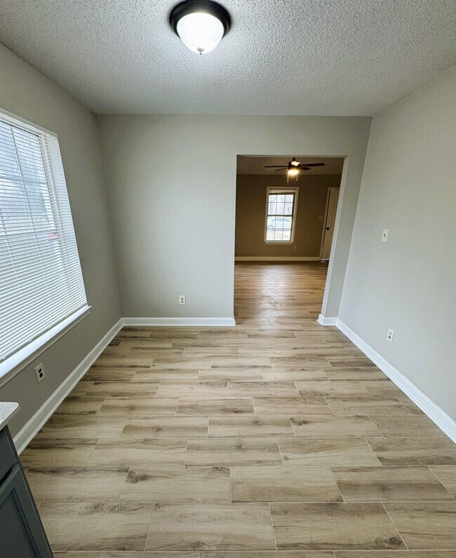 Building Photo - 7097 Foxhall Dr