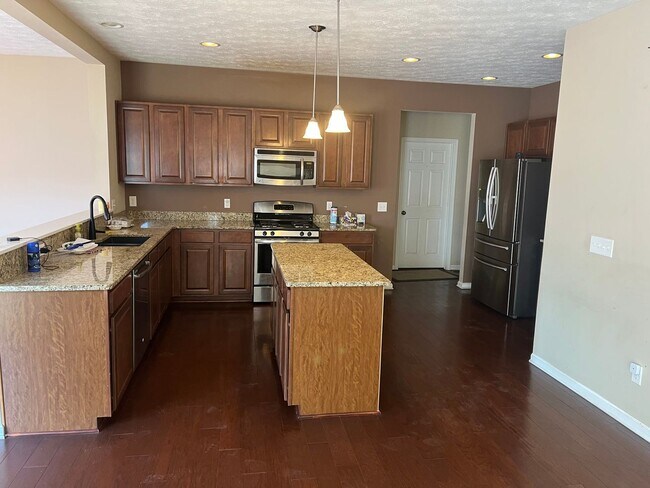 Building Photo - Spacious 4-Bedroom 2.5 Bath Gem in Avon, OH!