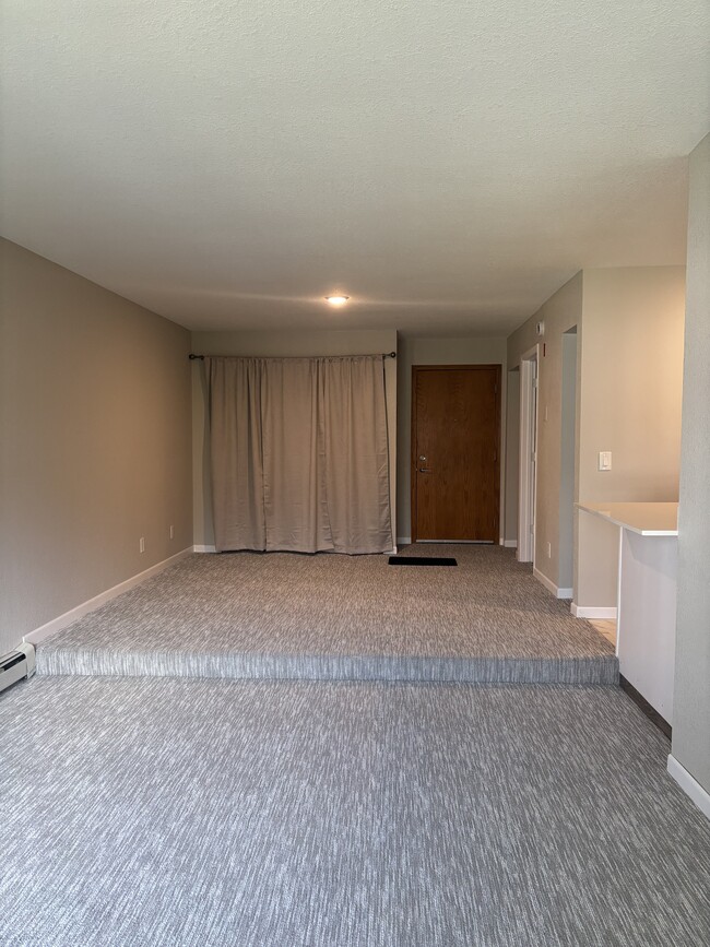 Building Photo - 1601 N Innsbruck Dr