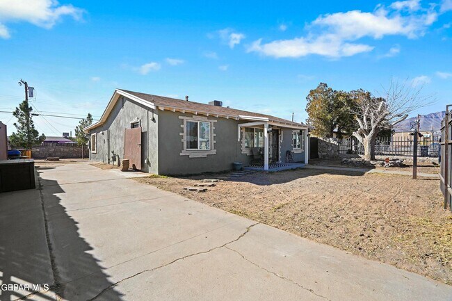 Building Photo - 4728 Sierra Madre Dr