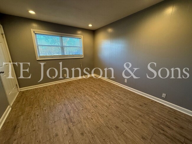 Building Photo - Sterling Pointe Apartments – Updated 2 Bedroom Living in West End Winston-Salem