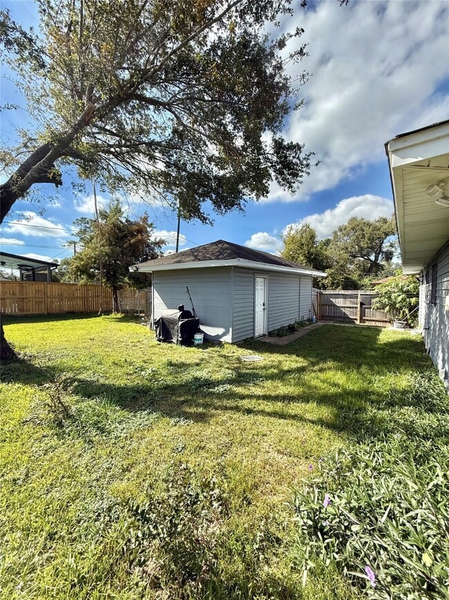 Building Photo - 521 Cypress Dr