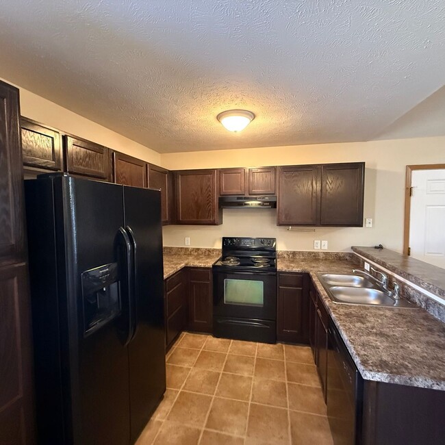 Building Photo - 3 bedroom 2 bath home in Willard School District