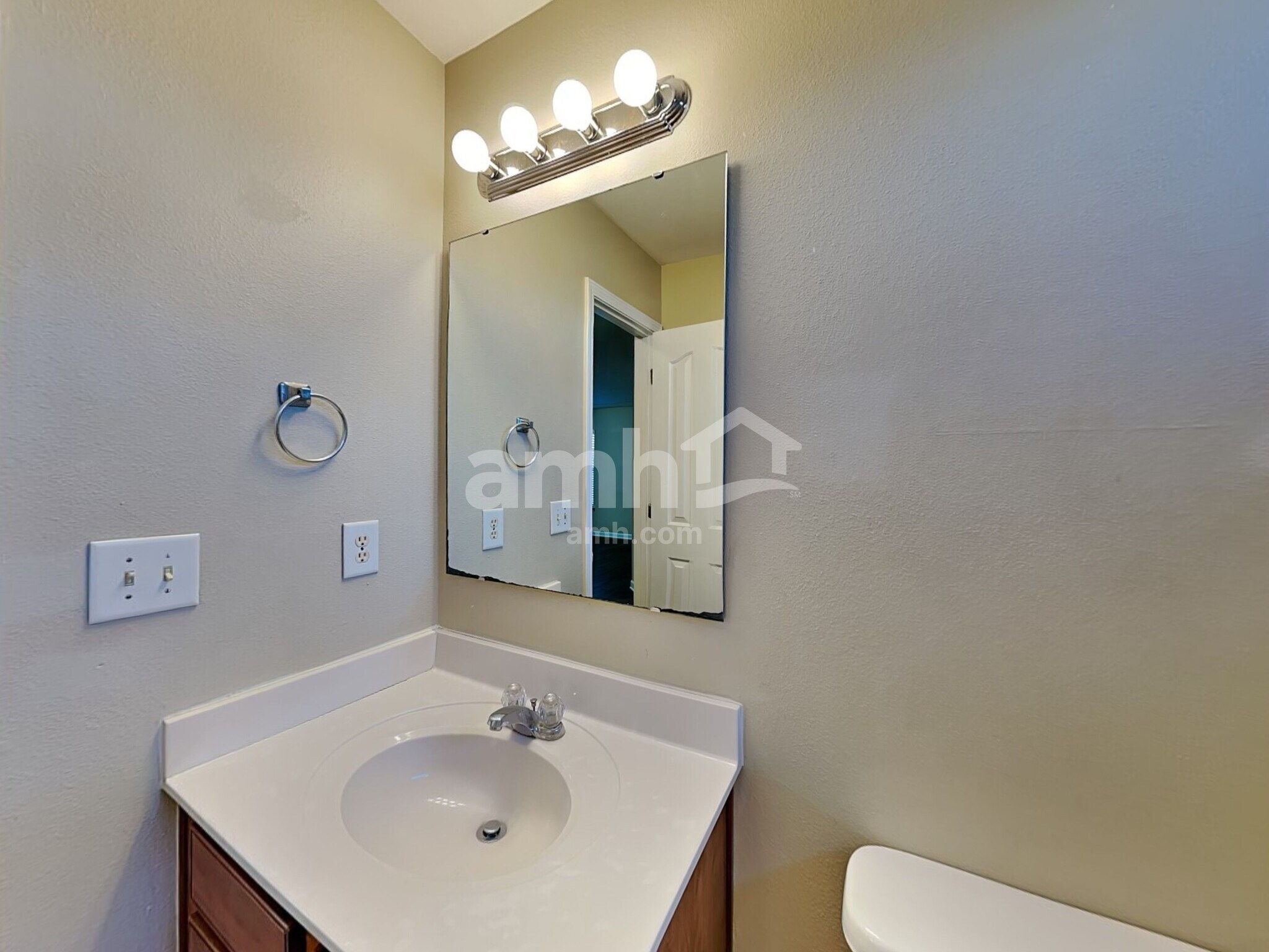 Building Photo - 2476 Ingleside Dr