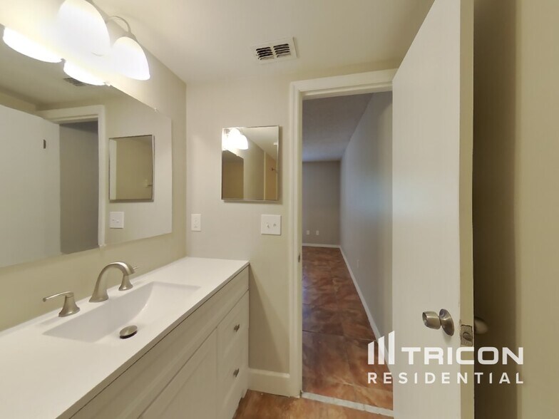 Building Photo - 6728 Magnolia Pointe Cir