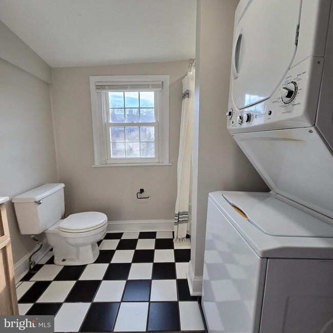 Building Photo - 4400 Main St