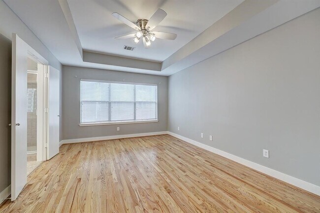 Building Photo - 9805 Riddlelink Ln